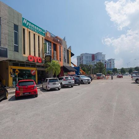 Oyo 89981 Nyamanya Hotel Kuantan Ngoại thất bức ảnh