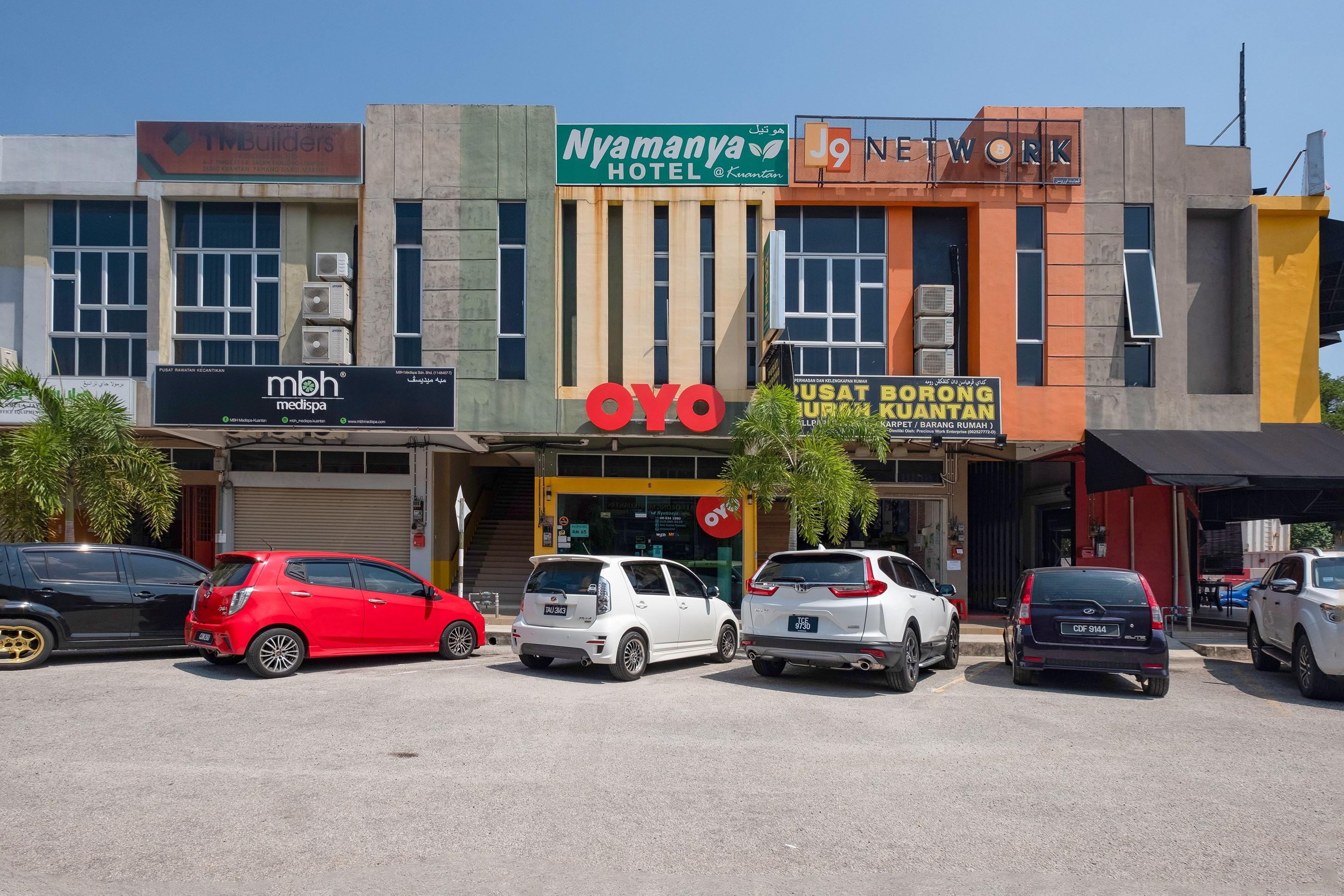 Oyo 89981 Nyamanya Hotel Kuantan Ngoại thất bức ảnh