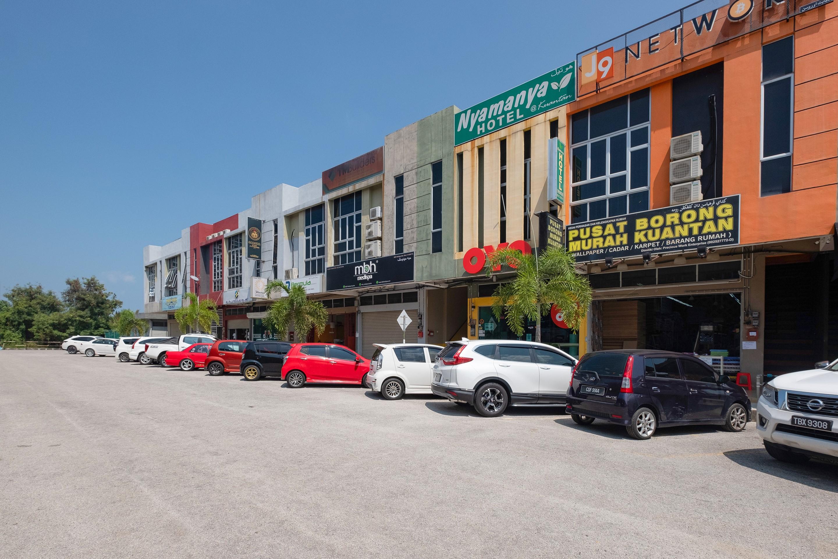 Oyo 89981 Nyamanya Hotel Kuantan Ngoại thất bức ảnh